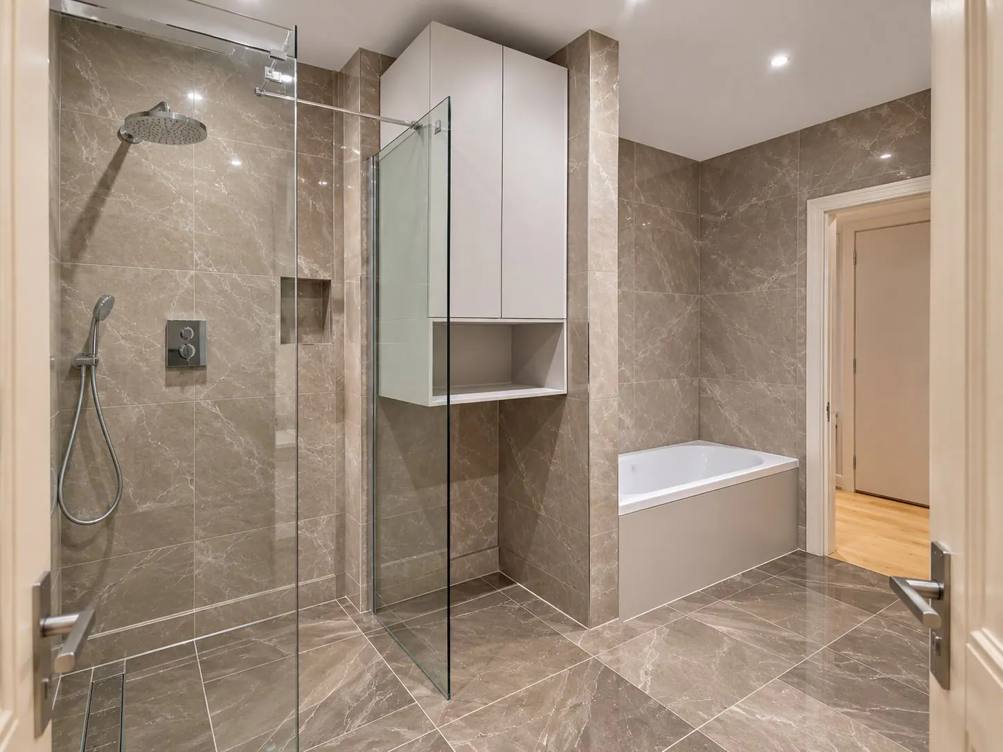 Chiswick bathroom, photo 5