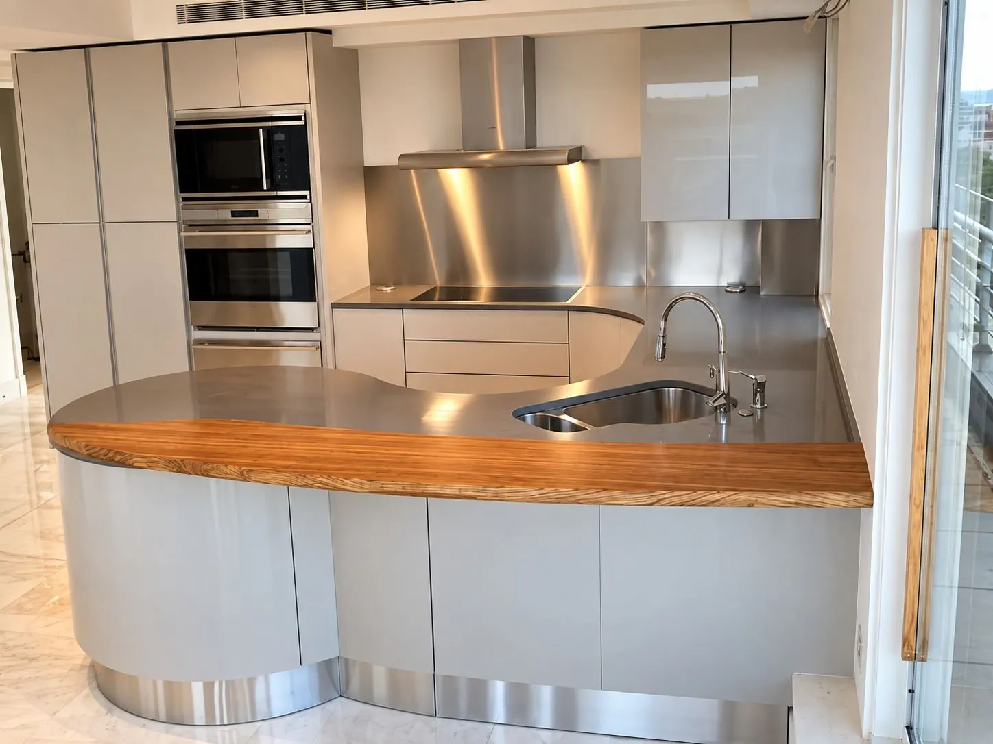 Abbey Road kitchen, photo 1