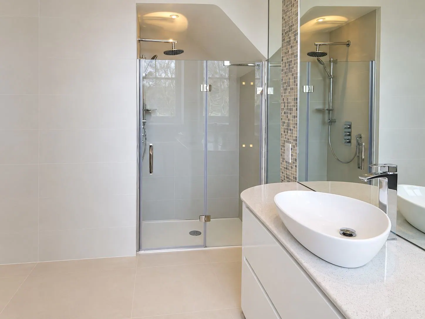 Regent's Park bathroom, photo 1