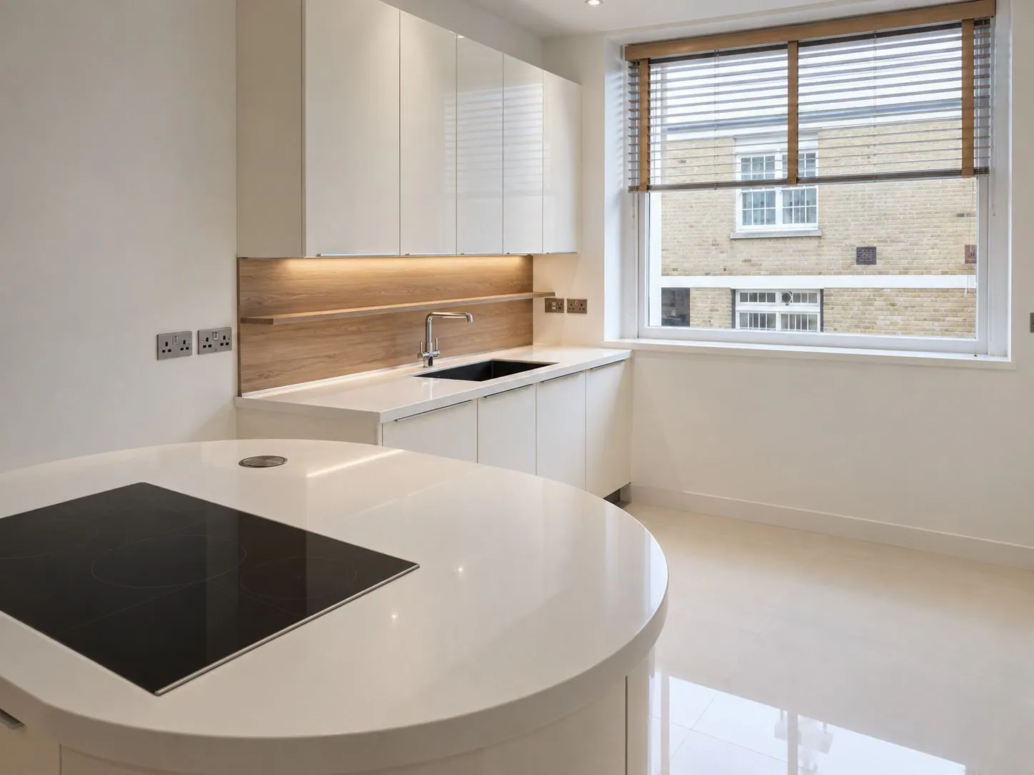Regent's Park apartment kitchen, photo 3