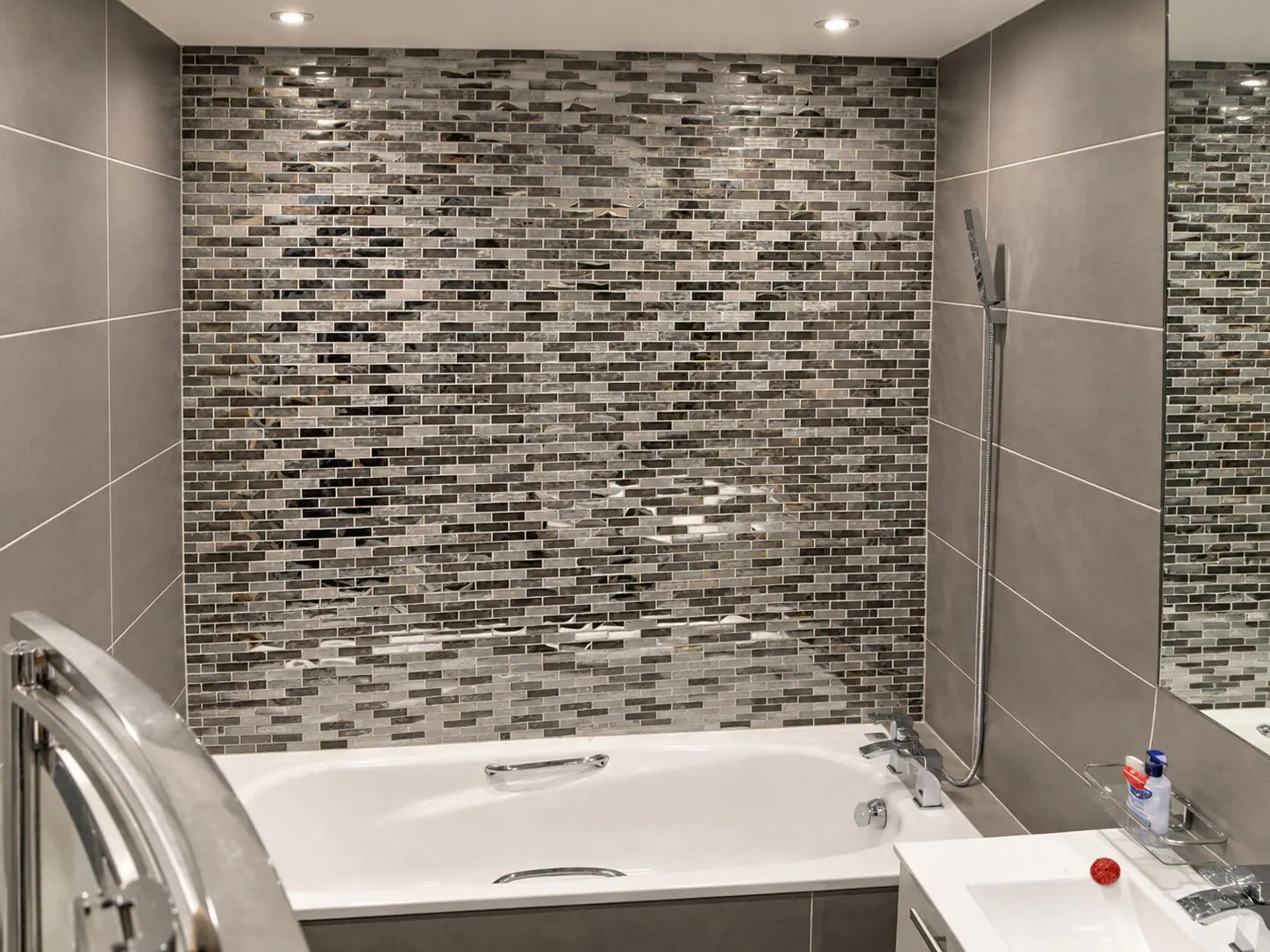 Marylebone Road bathrooms, photo 1