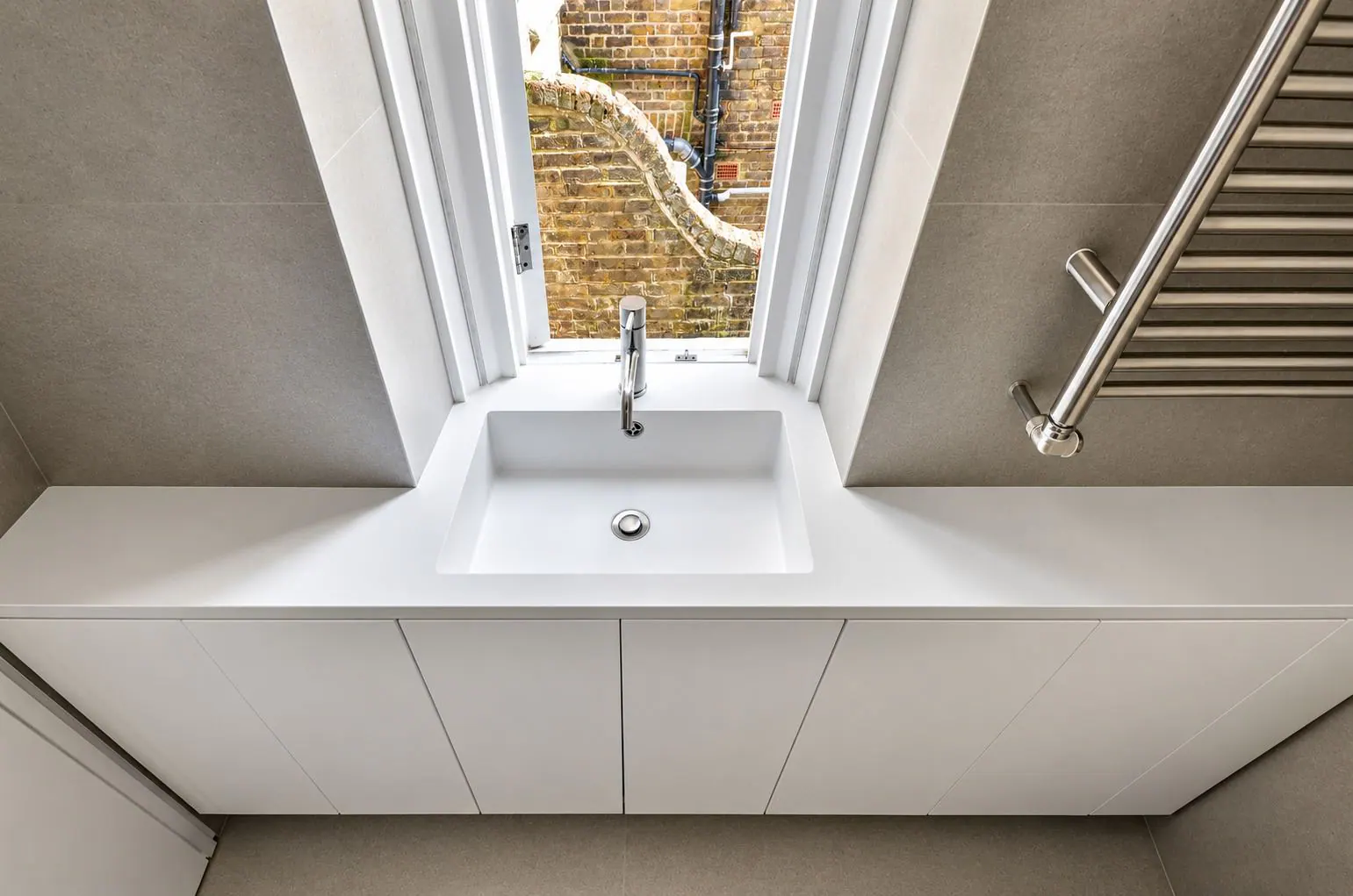 Nevern Square bathroom, photo 1